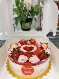 Strawberry Mousse Full-sized Cake ( 1day Pre-order only)